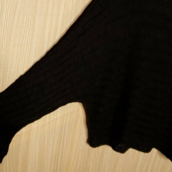 Express Womens Black Batwing Oversized Thin Short Sweater Medium - Picture 3 of 8